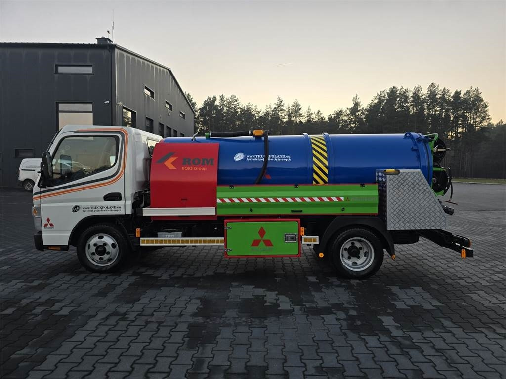 Mitsubishi ROM KOKS SMART COMBI WUKO HOT WATER FOR CLEANING S - Véhicule de voirie/ Spécial: photos 4 Mitsubishi ROM KOKS SMART COMBI WUKO HOT WATER FOR CLEANING S - Véhicule de voirie/ Spécial: photos 4