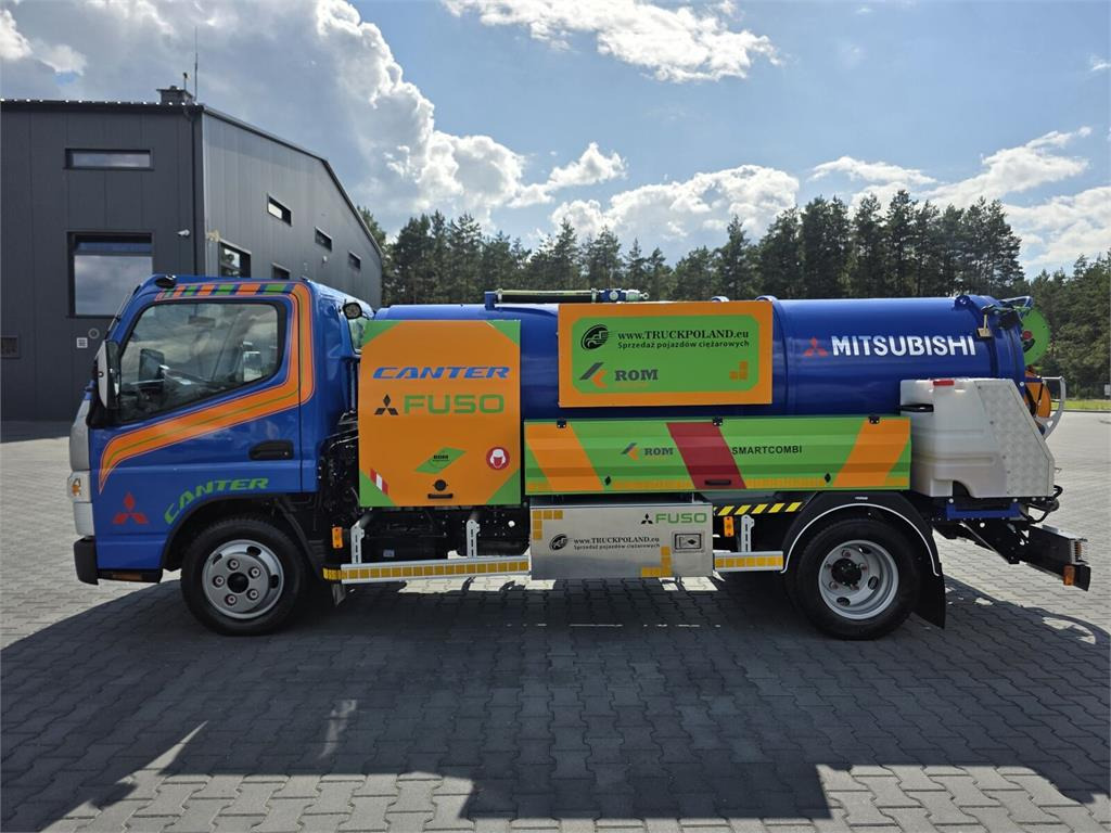 Mitsubishi ROM KOKS SMART COMBI WUKO HOT WATER FOR CLEANING S - Véhicule de voirie/ Spécial: photos 4 Mitsubishi ROM KOKS SMART COMBI WUKO HOT WATER FOR CLEANING S - Véhicule de voirie/ Spécial: photos 4