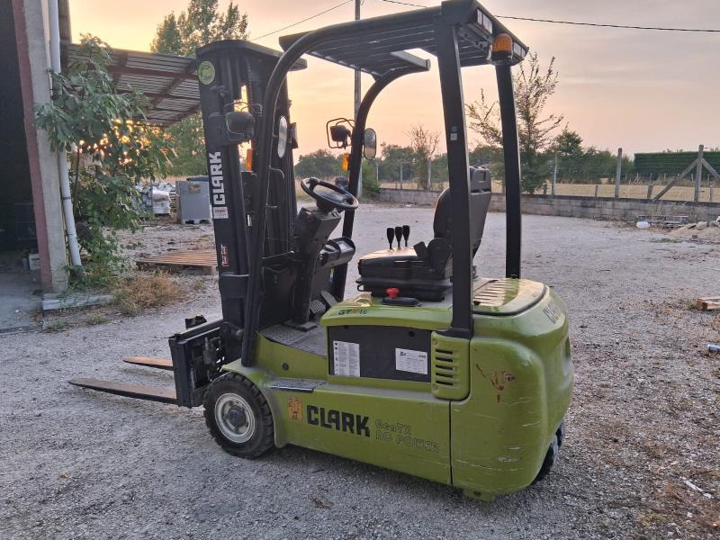 Clark GTX16 - Chariot élévateur électrique: photos 2 Clark GTX16 - Chariot élévateur électrique: photos 2