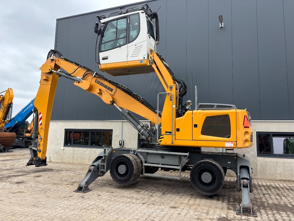 Liebherr LH 24 - LH 22 / LH 26 - Pelle de manutention: photos 2 Liebherr LH 24 - LH 22 / LH 26 - Pelle de manutention: photos 2