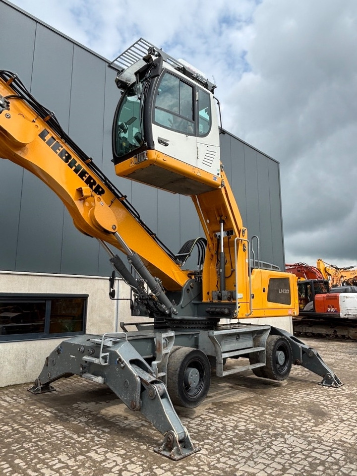 Liebherr LH 30 M - LH 35 M - LH 26 M - Pelle de manutention: photos 4 Liebherr LH 30 M - LH 35 M - LH 26 M - Pelle de manutention: photos 4