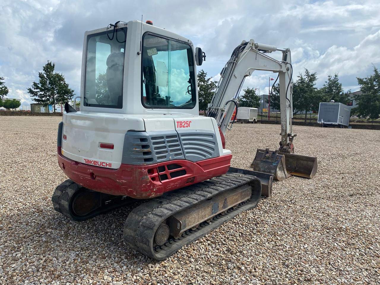 TAKEUCHI TB 250 - Pelle sur chenille: photos 3 TAKEUCHI TB 250 - Pelle sur chenille: photos 3