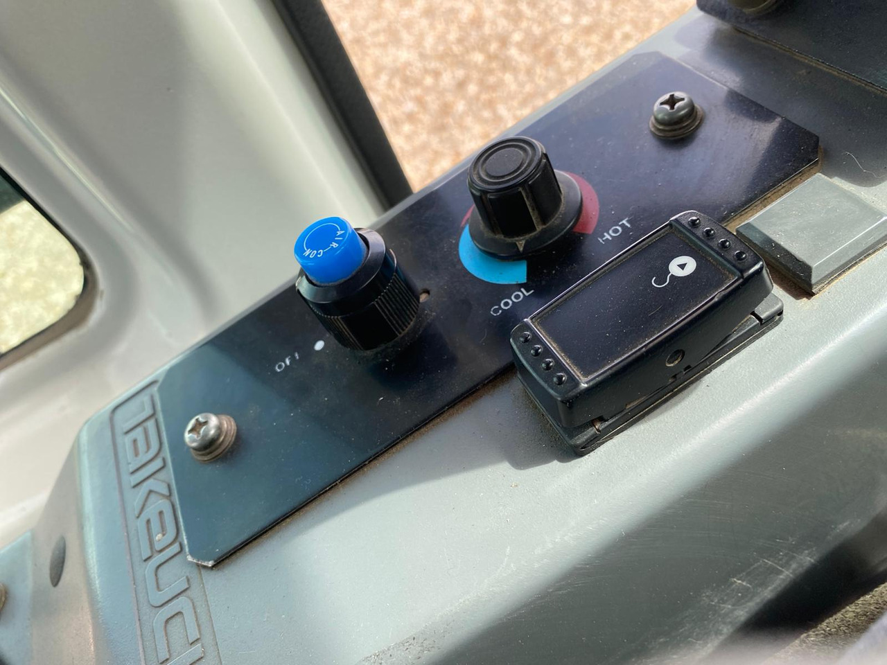 TAKEUCHI TB 250 - Pelle sur chenille: photos 5 TAKEUCHI TB 250 - Pelle sur chenille: photos 5