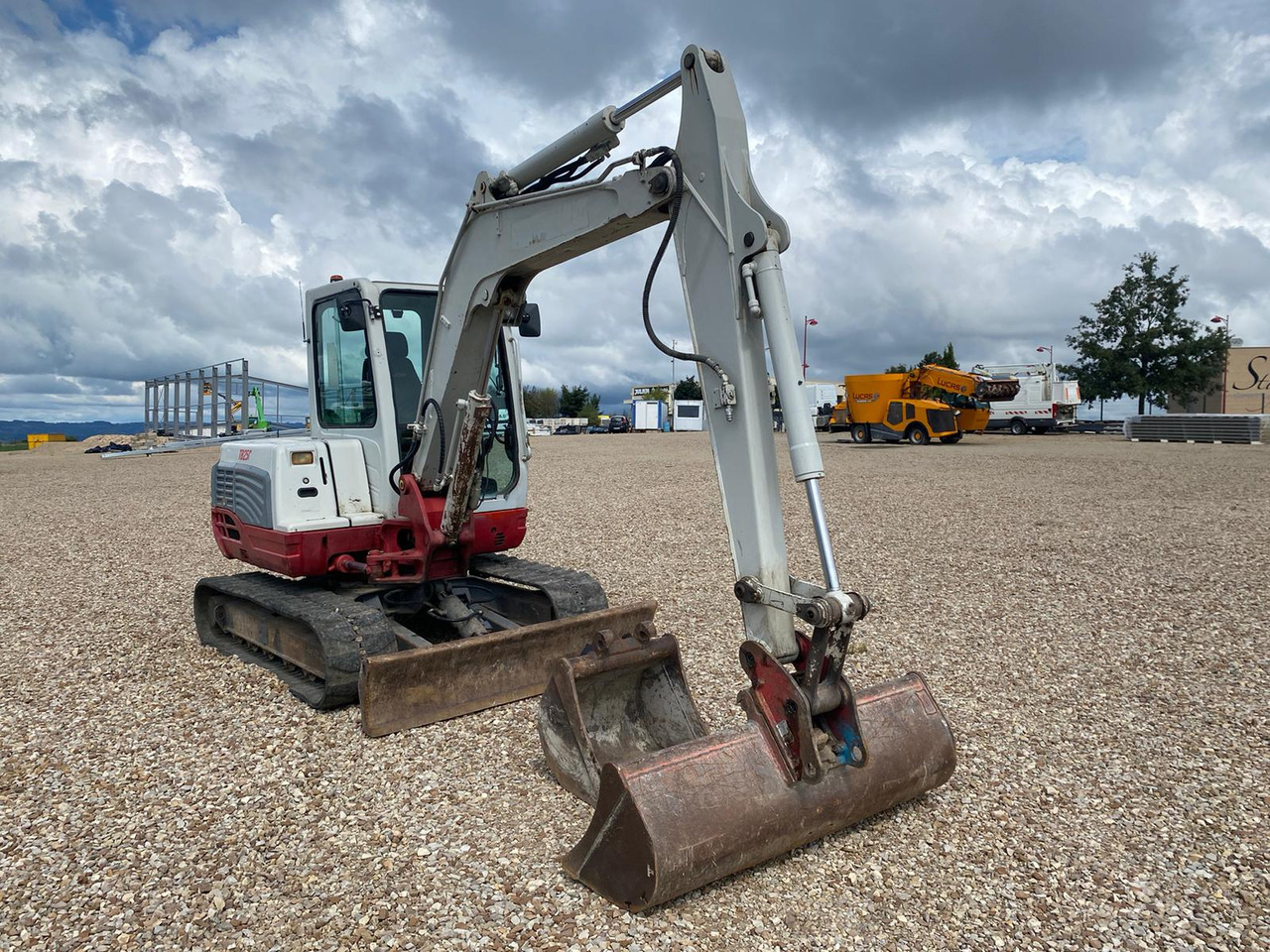 TAKEUCHI TB 250 - Pelle sur chenille: photos 2 TAKEUCHI TB 250 - Pelle sur chenille: photos 2
