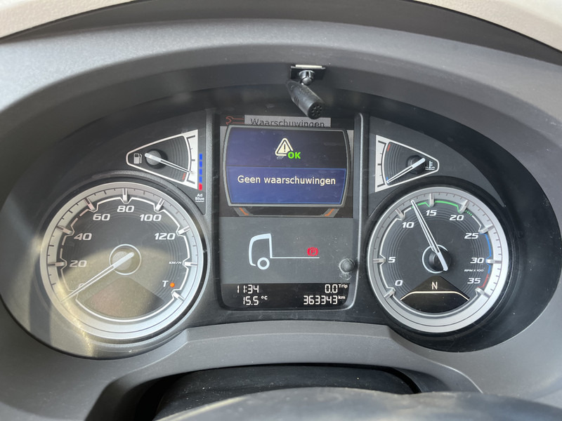 DAF LF 210 FA / 12 Ton / 353 dkm / Koffer / LBW 1500 kg / NL LKW - Camion fourgon: photos 4 DAF LF 210 FA / 12 Ton / 353 dkm / Koffer / LBW 1500 kg / NL LKW - Camion fourgon: photos 4