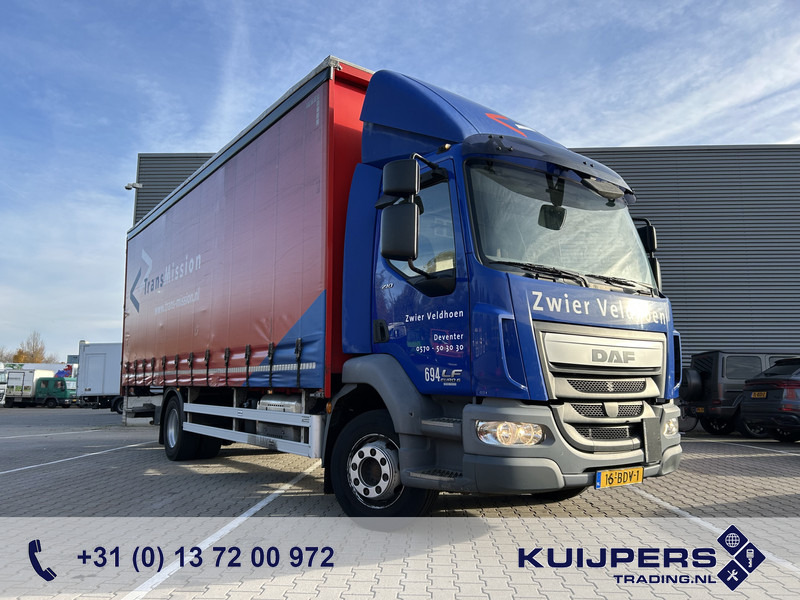 DAF LF 210 FA / 12 Ton / 557 dlm / Curtainside / Loadlift / APK TUV 05-26 - Camion à rideaux coulissants: photos 1 DAF LF 210 FA / 12 Ton / 557 dlm / Curtainside / Loadlift / APK TUV 05-26 - Camion à rideaux coulissants: photos 1