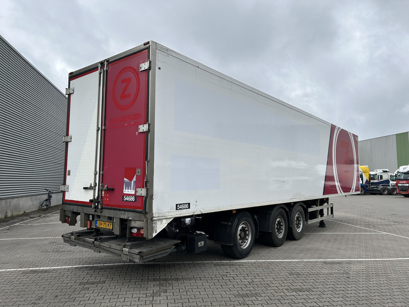 H.T.F. HZO 39 / Carrier Vector 1800 Frigo / Flowers / Loadlift 2500 kg / NL Trailer - Semi-remorque frigorifique: photos 2 H.T.F. HZO 39 / Carrier Vector 1800 Frigo / Flowers / Loadlift 2500 kg / NL Trailer - Semi-remorque frigorifique: photos 2