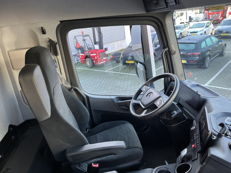 Mercedes-Benz Actros 2124 / Box 7.5 mtr / Laadklep 2000 kg / APK TUV 05-25 - Camion fourgon: photos 3 Mercedes-Benz Actros 2124 / Box 7.5 mtr / Laadklep 2000 kg / APK TUV 05-25 - Camion fourgon: photos 3