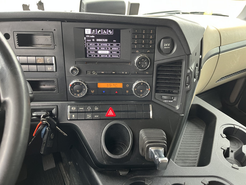 Mercedes-Benz Actros 2124 / New Tacho V2 / 617 dkm / Box / Loadlift / APK TUV 09-25 - Camion fourgon: photos 5 Mercedes-Benz Actros 2124 / New Tacho V2 / 617 dkm / Box / Loadlift / APK TUV 09-25 - Camion fourgon: photos 5