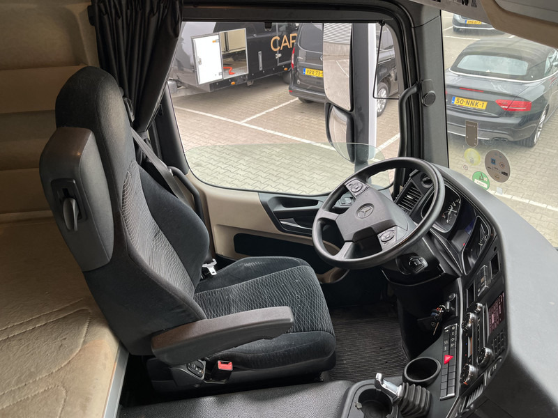 Mercedes-Benz Actros 2124 / New Tacho V2 / 617 dkm / Box / Loadlift / APK TUV 09-25 - Camion fourgon: photos 3 Mercedes-Benz Actros 2124 / New Tacho V2 / 617 dkm / Box / Loadlift / APK TUV 09-25 - Camion fourgon: photos 3