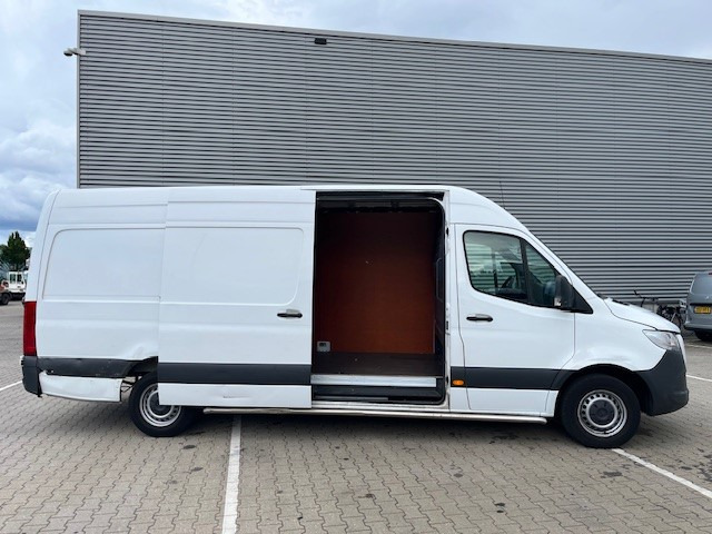 Mercedes-Benz Sprinter 315 1.9 CDI / L4 H2 / Automatic / APK-TUV 04-26 - Fourgon utilitaire: photos 3 Mercedes-Benz Sprinter 315 1.9 CDI / L4 H2 / Automatic / APK-TUV 04-26 - Fourgon utilitaire: photos 3