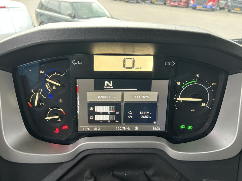 Renault T 380 Comfort / 820 dkm / Curtainside / Loadlift / APK TUV 02-26 - Camion à rideaux coulissants: photos 4 Renault T 380 Comfort / 820 dkm / Curtainside / Loadlift / APK TUV 02-26 - Camion à rideaux coulissants: photos 4