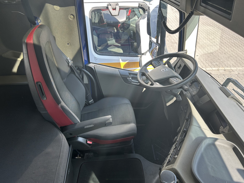 Volvo FH 420 Globetrotter / 921 dkm / 2 Tanks / VEB+ / NL Truck - Tracteur routier: photos 3 Volvo FH 420 Globetrotter / 921 dkm / 2 Tanks / VEB+ / NL Truck - Tracteur routier: photos 3