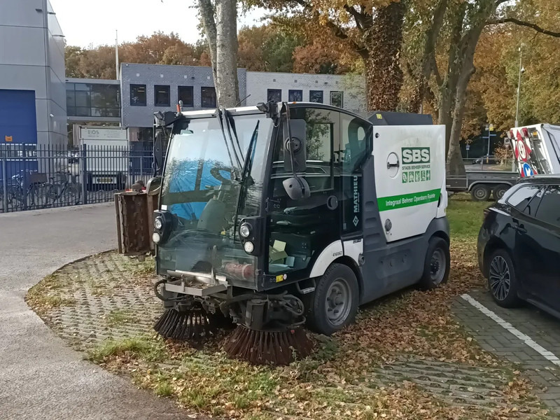 Mathieu MC210 Azura MC210 - Balayeuse de voirie: photos 2 Mathieu MC210 Azura MC210 - Balayeuse de voirie: photos 2