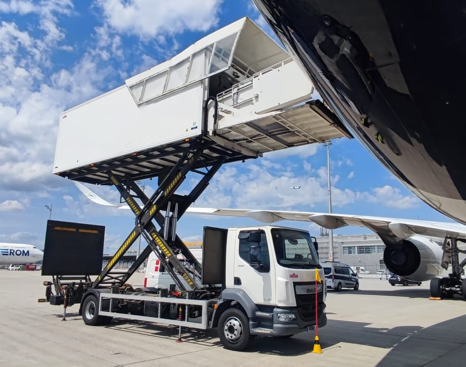 DAF Airport - Camion de catering: photos 1 DAF Airport - Camion de catering: photos 1