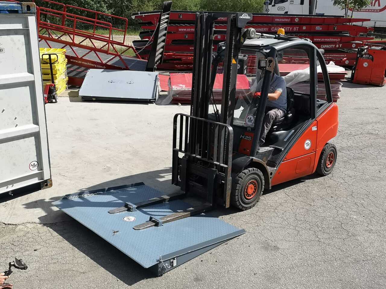 AZ RAMP HCNN08 - Rampe de chargement: photos 1 AZ RAMP HCNN08 - Rampe de chargement: photos 1