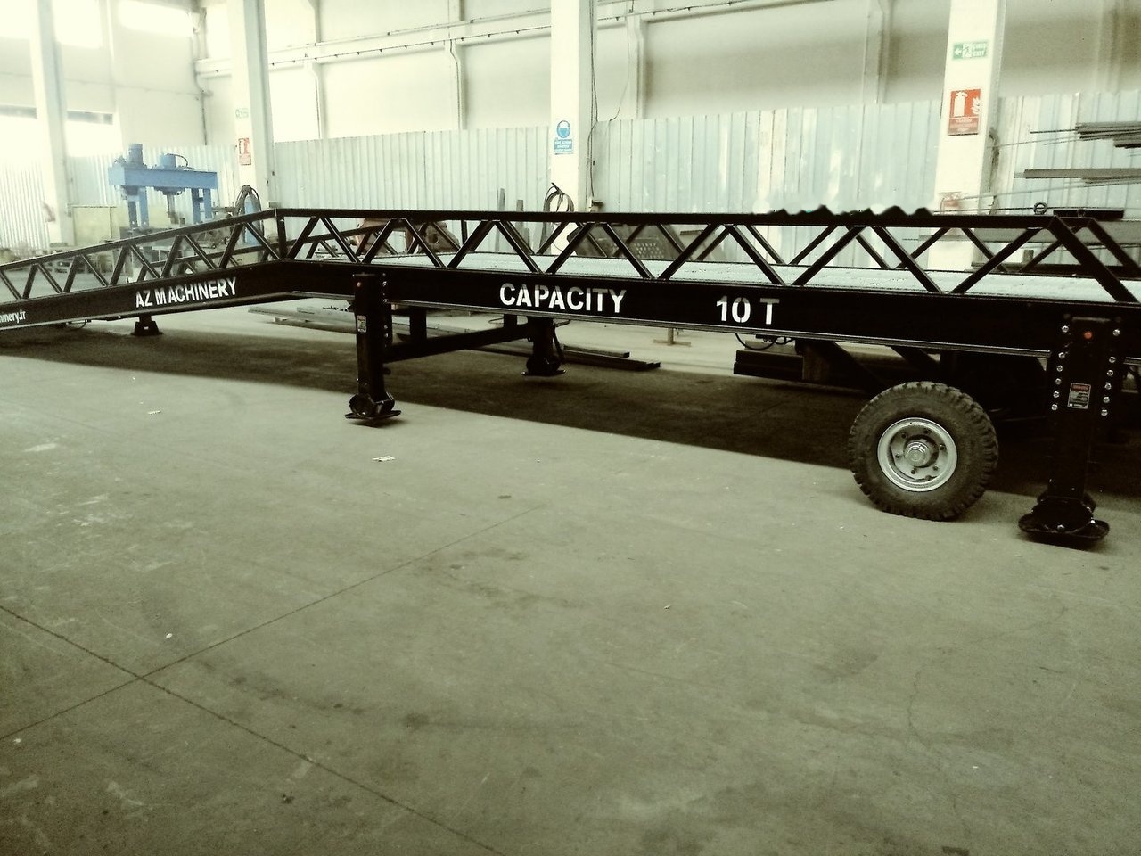 AZ RAMP STAR-10-XL mobile loading ramp - Rampe de chargement: photos 4 AZ RAMP STAR-10-XL mobile loading ramp - Rampe de chargement: photos 4