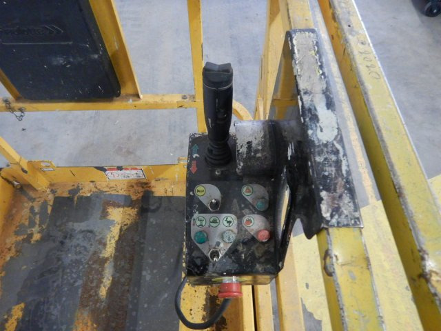 Used Electric scissor Lift Haulotte Compact 10 - Nacelle ciseaux: photos 5 Used Electric scissor Lift Haulotte Compact 10 - Nacelle ciseaux: photos 5
