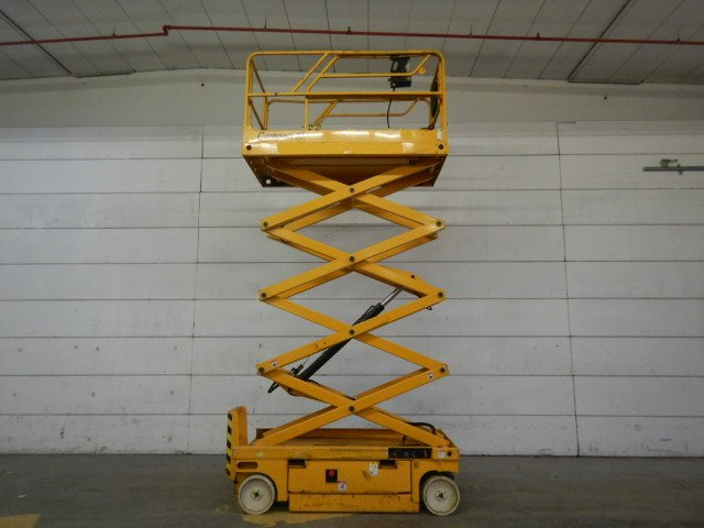 Used Electric scissor Lift Haulotte Compact 10 - Nacelle ciseaux: photos 3 Used Electric scissor Lift Haulotte Compact 10 - Nacelle ciseaux: photos 3