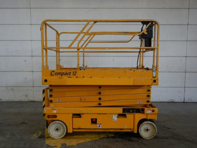 Used Electric scissor Lift Haulotte Compact 12 - Nacelle ciseaux: photos 2 Used Electric scissor Lift Haulotte Compact 12 - Nacelle ciseaux: photos 2