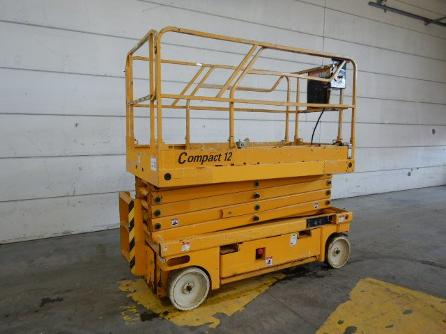 Used Electric scissor Lift Haulotte Compact 12 - Nacelle ciseaux: photos 3 Used Electric scissor Lift Haulotte Compact 12 - Nacelle ciseaux: photos 3