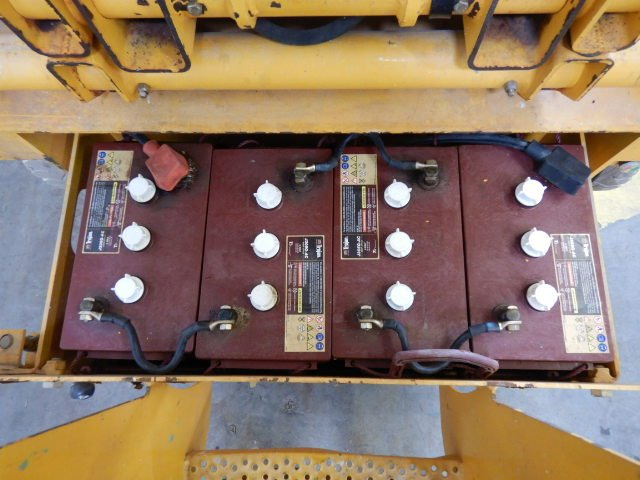 Used Electric scissor Lift Haulotte Compact 12 - Nacelle ciseaux: photos 5 Used Electric scissor Lift Haulotte Compact 12 - Nacelle ciseaux: photos 5