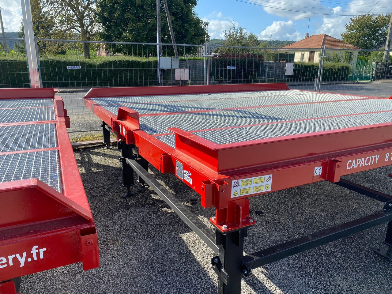 **Used dock table** Loading platform 8 ton capacity - Rampe de chargement: photos 3 **Used dock table** Loading platform 8 ton capacity - Rampe de chargement: photos 3