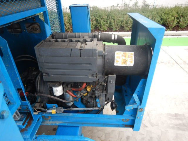 Nacelle ciseaux Used scissor Lift Diesel 4x4 GENIE GS-4390-RT: photos 5