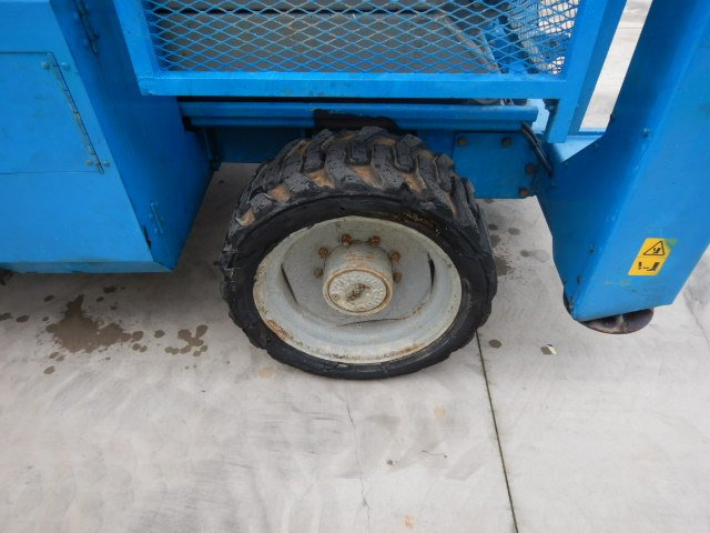 Nacelle ciseaux Used scissor Lift Diesel 4x4 GENIE GS-4390-RT: photos 11