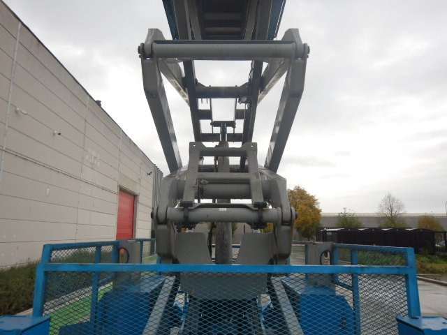 Nacelle ciseaux Used scissor Lift Diesel 4x4 GENIE GS-4390-RT: photos 8