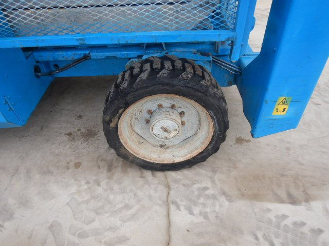 Nacelle ciseaux Used scissor Lift Diesel 4x4 GENIE GS-4390-RT: photos 13