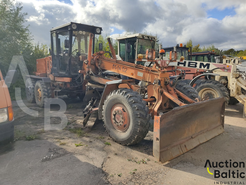 Brianskij Arsenal GS-14.02 - Niveleuse: photos 2 Brianskij Arsenal GS-14.02 - Niveleuse: photos 2