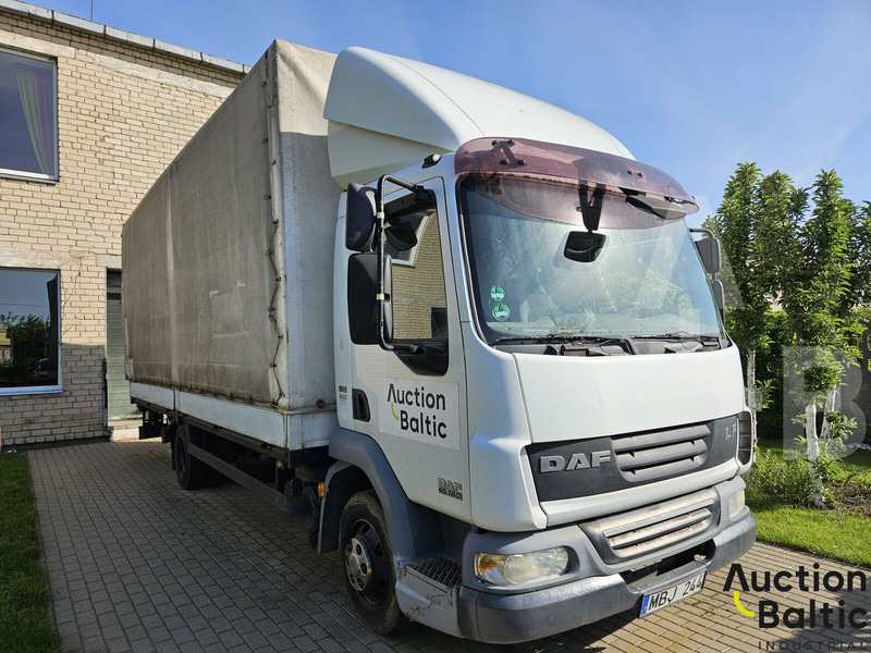 DAF 45.160 - Camion à rideaux coulissants: photos 2 DAF 45.160 - Camion à rideaux coulissants: photos 2