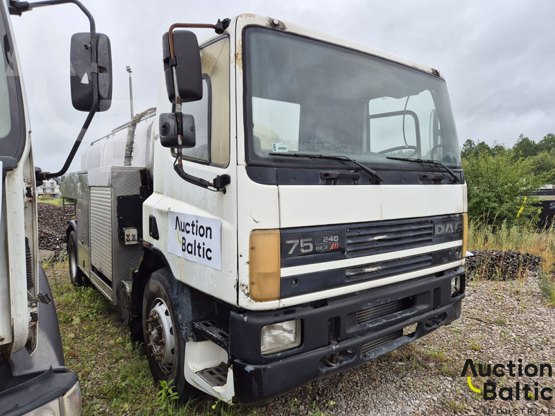 DAF with tank - Camion citerne: photos 3 DAF with tank - Camion citerne: photos 3