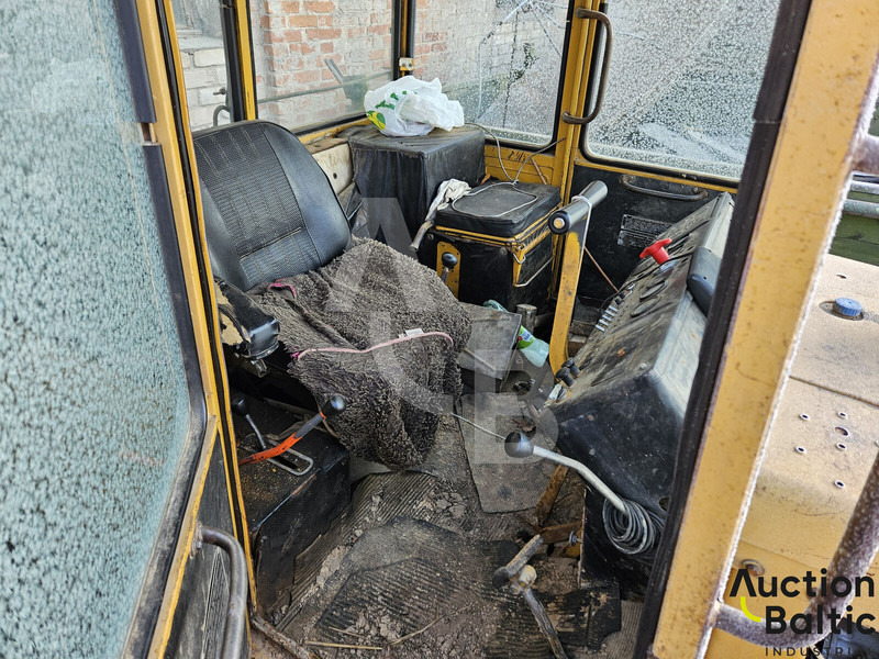 DT-75 - Tracteur à chenilles: photos 5 DT-75 - Tracteur à chenilles: photos 5