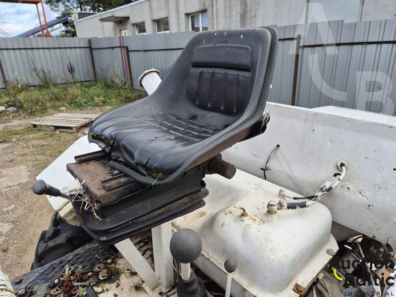 Ei Attachments 09.NH.2750 - Niveleuse: photos 5 Ei Attachments 09.NH.2750 - Niveleuse: photos 5