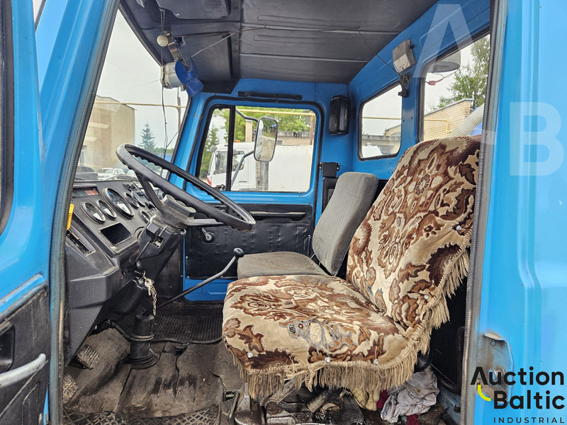 GAZ Gaz 3307 - Camion hydrocureur: photos 4 GAZ Gaz 3307 - Camion hydrocureur: photos 4