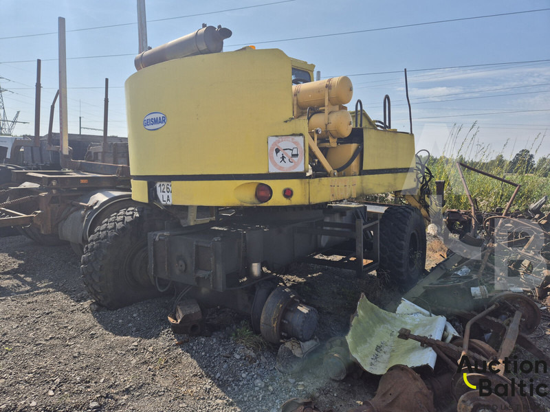 Geismar KGT-V - Pelle sur pneus: photos 5 Geismar KGT-V - Pelle sur pneus: photos 5