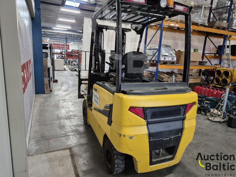 Hyundai 30B-9 - Chariot élévateur électrique: photos 4 Hyundai 30B-9 - Chariot élévateur électrique: photos 4