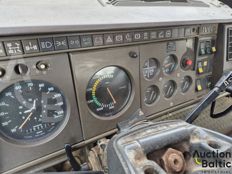 Camion citerne Iveco 260-34: photos 9