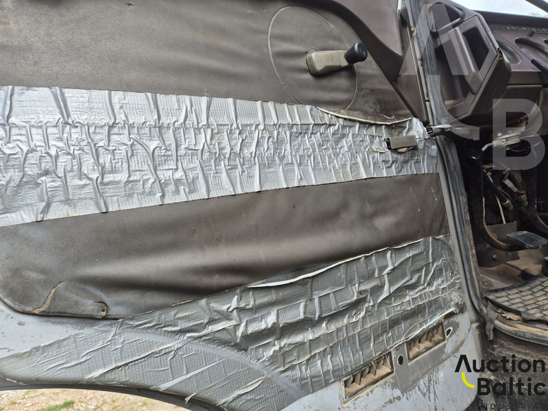 Camion citerne Iveco 260-34: photos 16