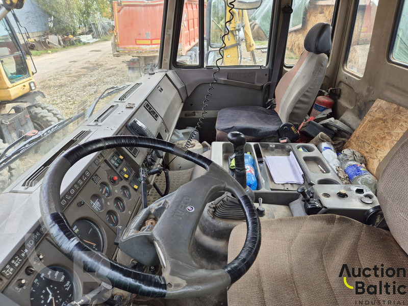 Camion citerne Iveco 260-34: photos 6