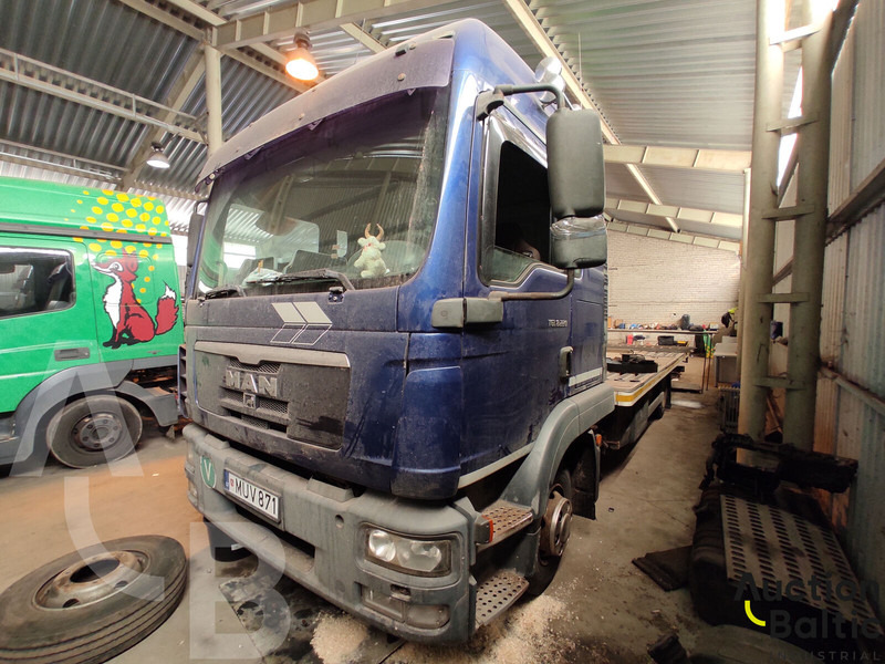 MAN TGL 8.220 4X2 BL - Camion plateau: photos 2 MAN TGL 8.220 4X2 BL - Camion plateau: photos 2