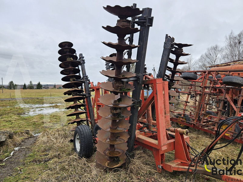 Massey Ferguson Ferguson - Cover crop: photos 5 Massey Ferguson Ferguson - Cover crop: photos 5
