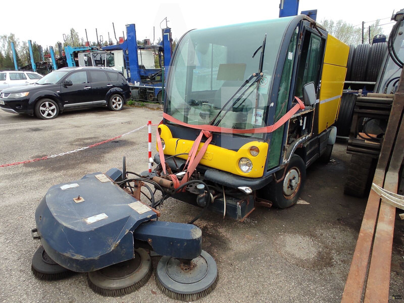 Mathieu Azura - Balayeuse de voirie: photos 1 Mathieu Azura - Balayeuse de voirie: photos 1