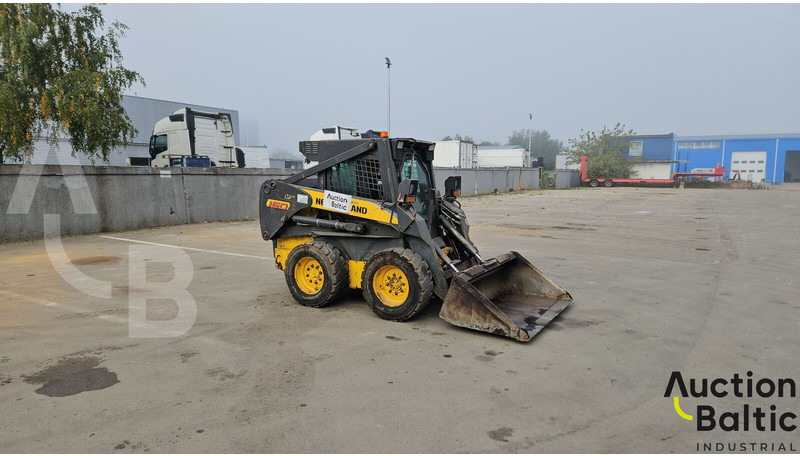 New Holland LS 160 - Mini chargeuse: photos 2 New Holland LS 160 - Mini chargeuse: photos 2