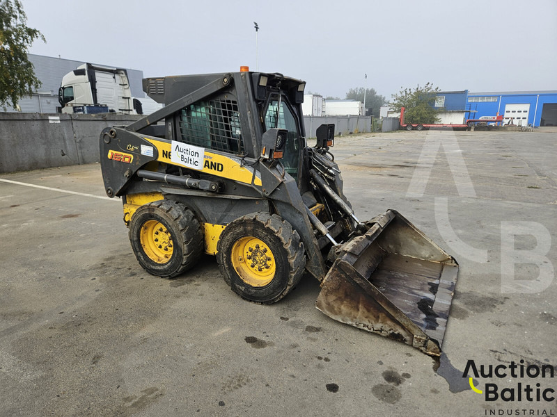 New Holland LS 160 - Mini chargeuse: photos 1 New Holland LS 160 - Mini chargeuse: photos 1