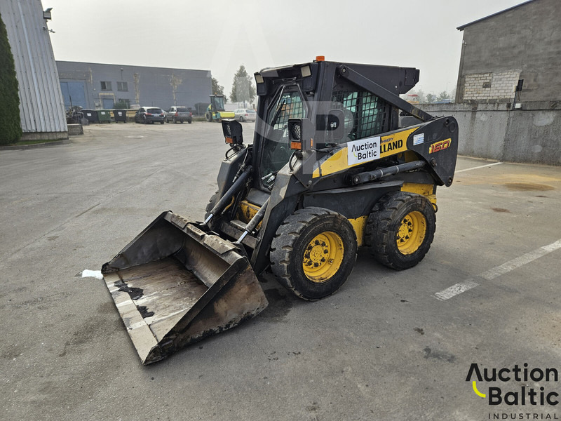 New Holland LS 160 - Mini chargeuse: photos 5 New Holland LS 160 - Mini chargeuse: photos 5