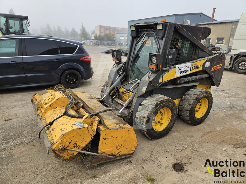 New Holland LS 160 - Mini chargeuse: photos 4 New Holland LS 160 - Mini chargeuse: photos 4