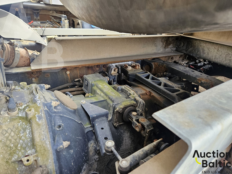 Camion citerne pour transport de lait Scania P 230: photos 17